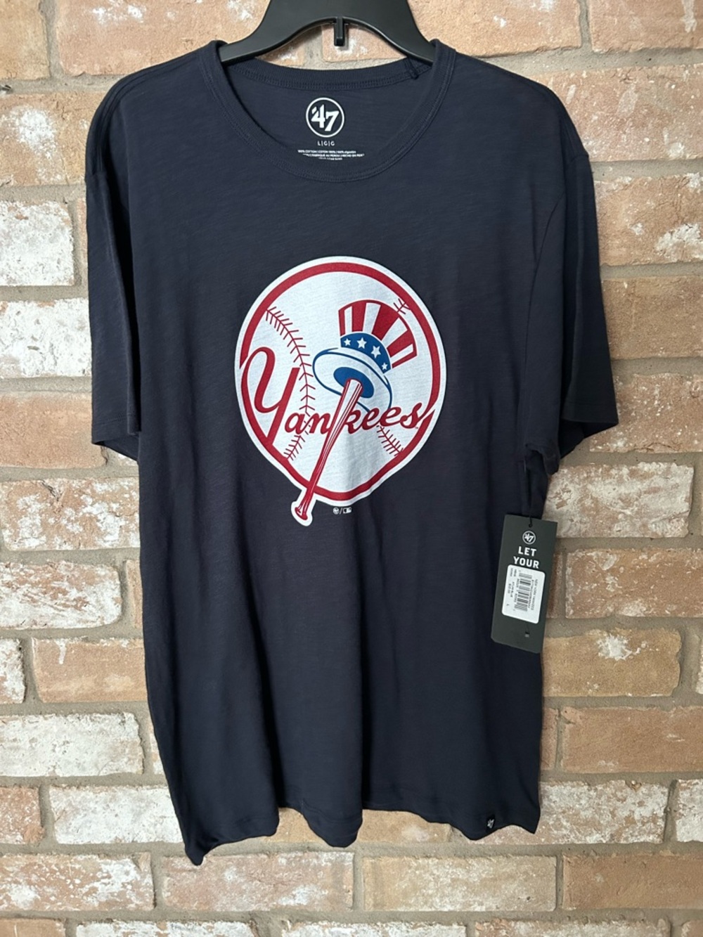47 New York Yankees Navy Graphic T-Shirt. Mens LG. New with tags.